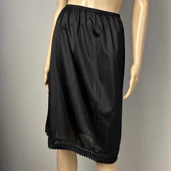 Vintage Fortune Half Slip Size Medium Black 100% Nylon Pleated Edge USA Silky - Picture 2 of 9